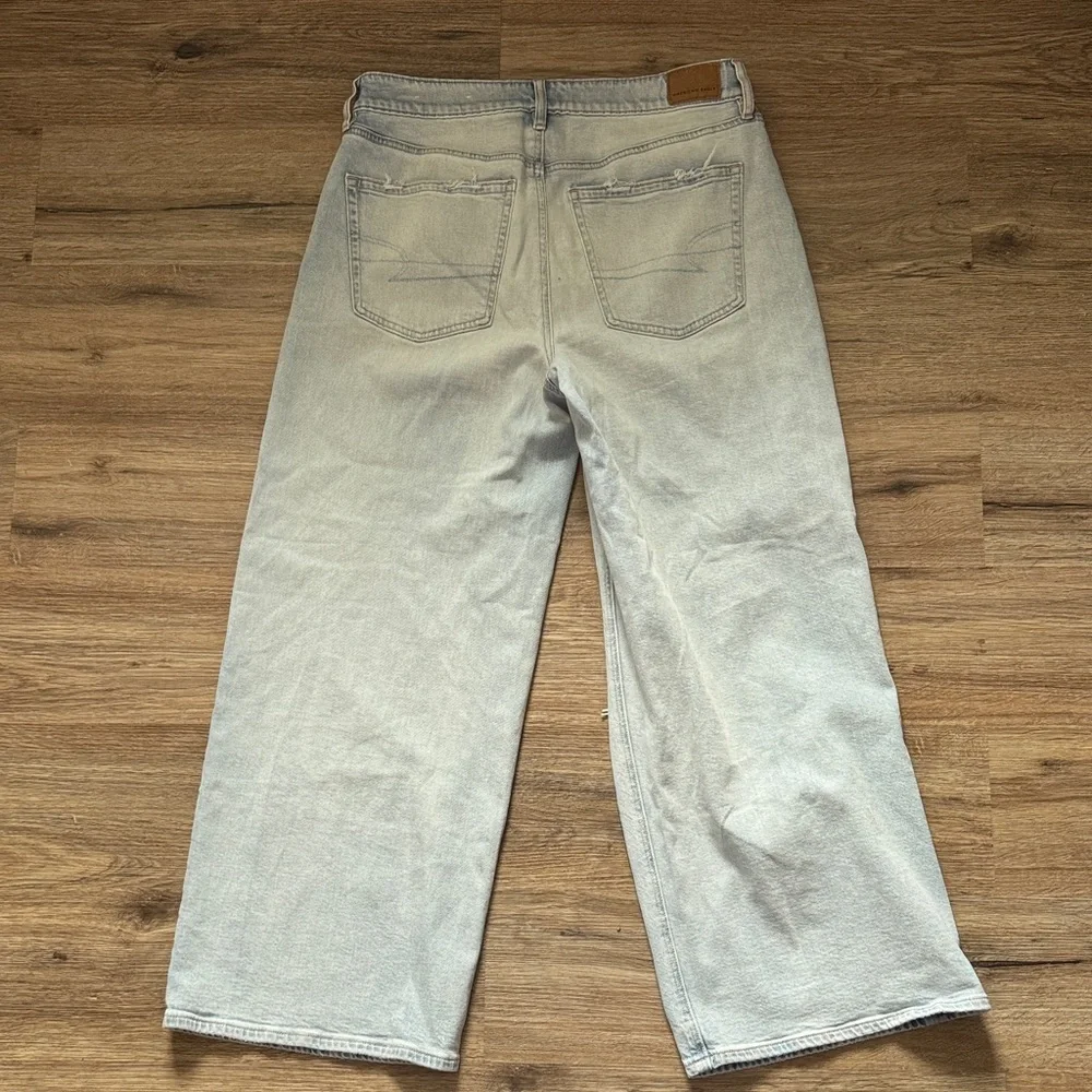 American Eagle Outfitters Women’s Light Denim Distressed Wide Leg Jeans - Picture 4 of 5
